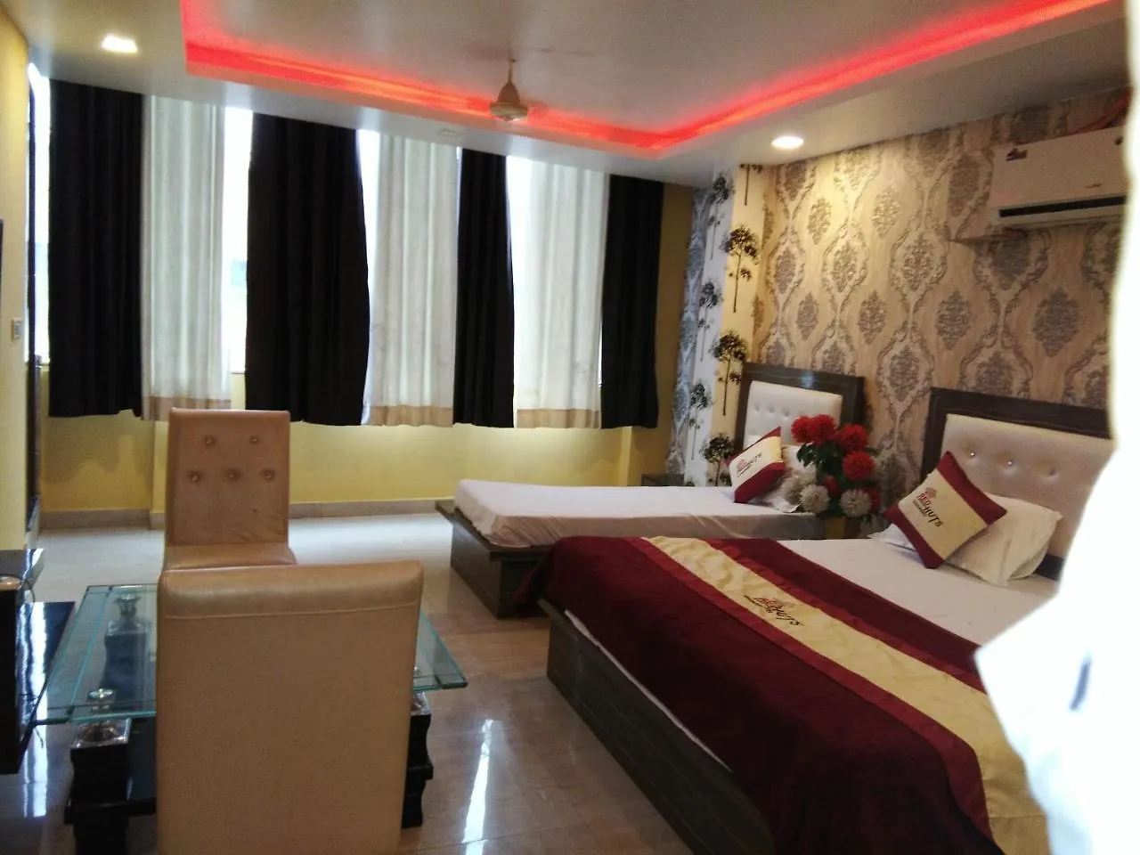 غورغاون Hotel Red Huts الهند