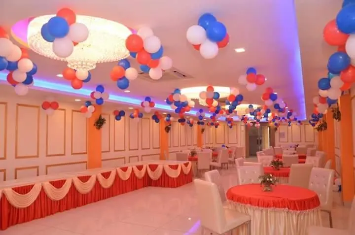 غورغاون Hotel Red Huts الهند