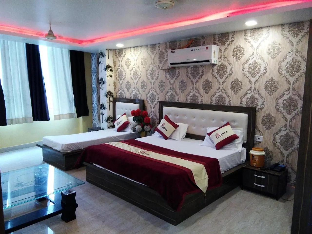 غورغاون Hotel Red Huts
