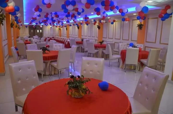 غورغاون Hotel Red Huts 0*,