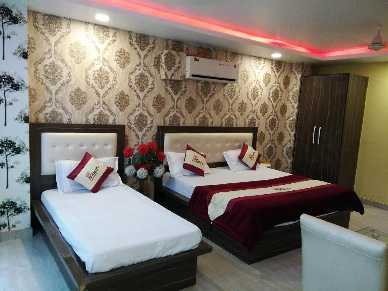 غورغاون Hotel Red Huts 0*,