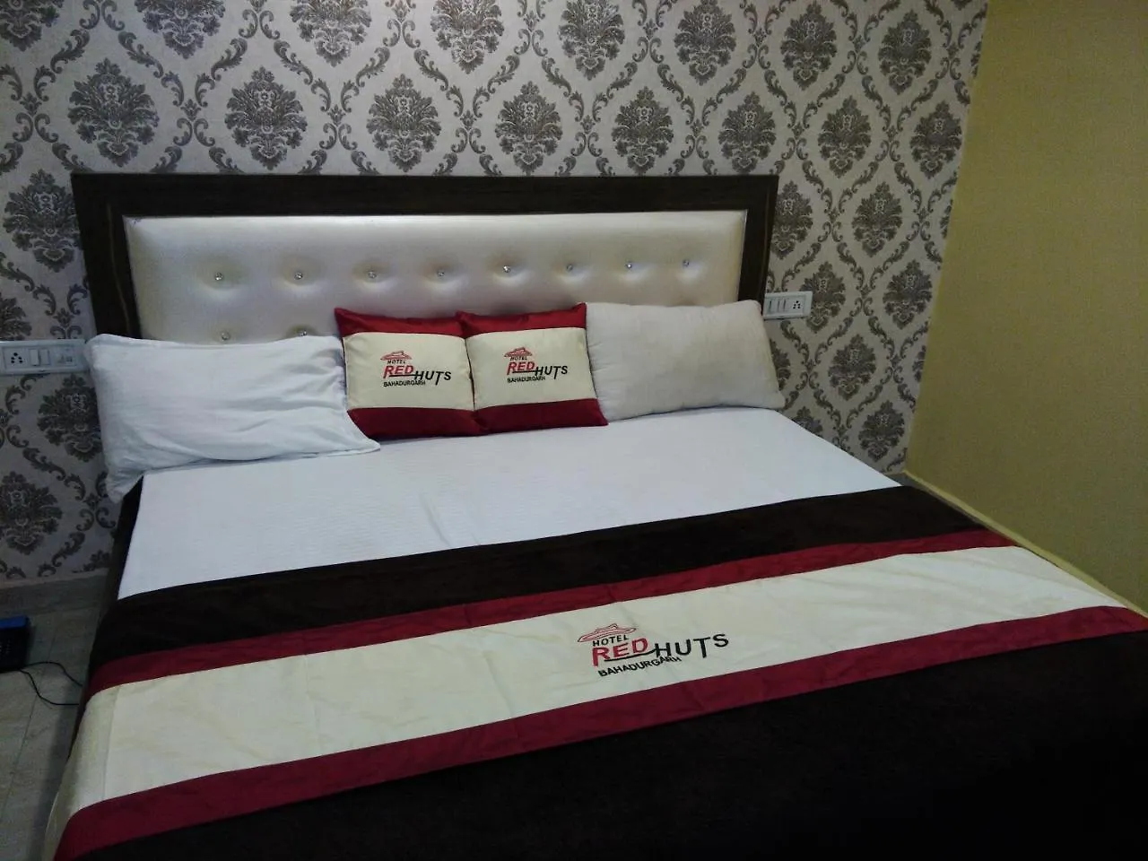 Hotel Red Huts Gurgaon