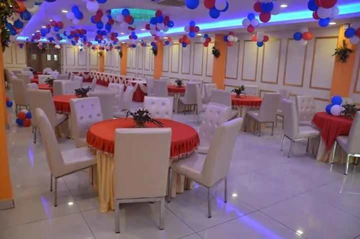 Hotel Red Huts Gurgaon
